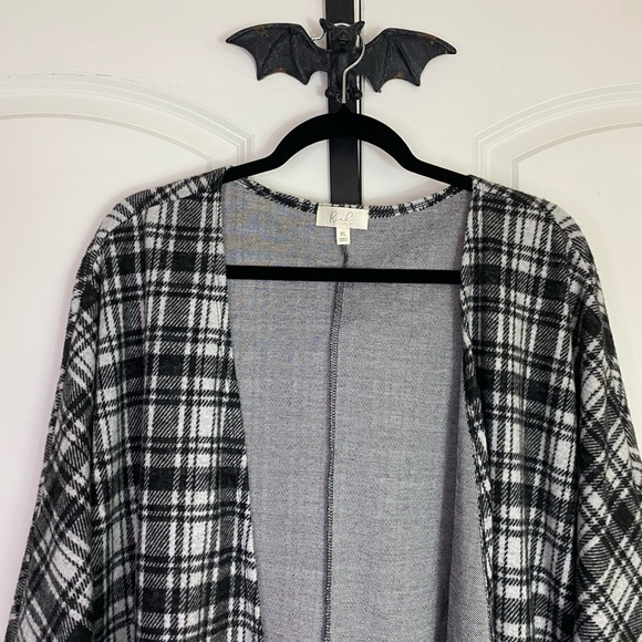 Riah Fashion Goth Cardigan Bat Wing Sleeve open front Black & Gray Plaid XL - Picture 3 of 11